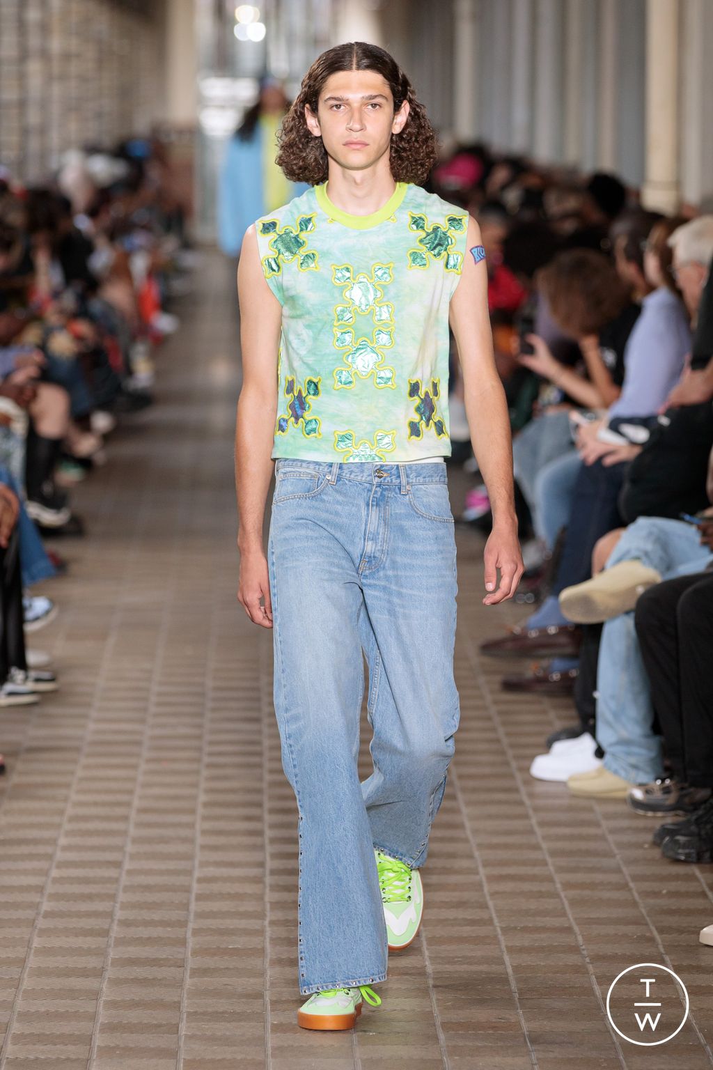 Fashion Week Paris Spring/Summer 2023 look 26 from the Bluemarble collection 男装
