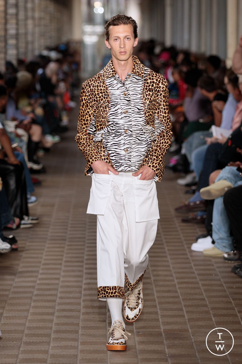 Fashion Week Paris Spring/Summer 2023 look 31 from the Bluemarble collection 男装