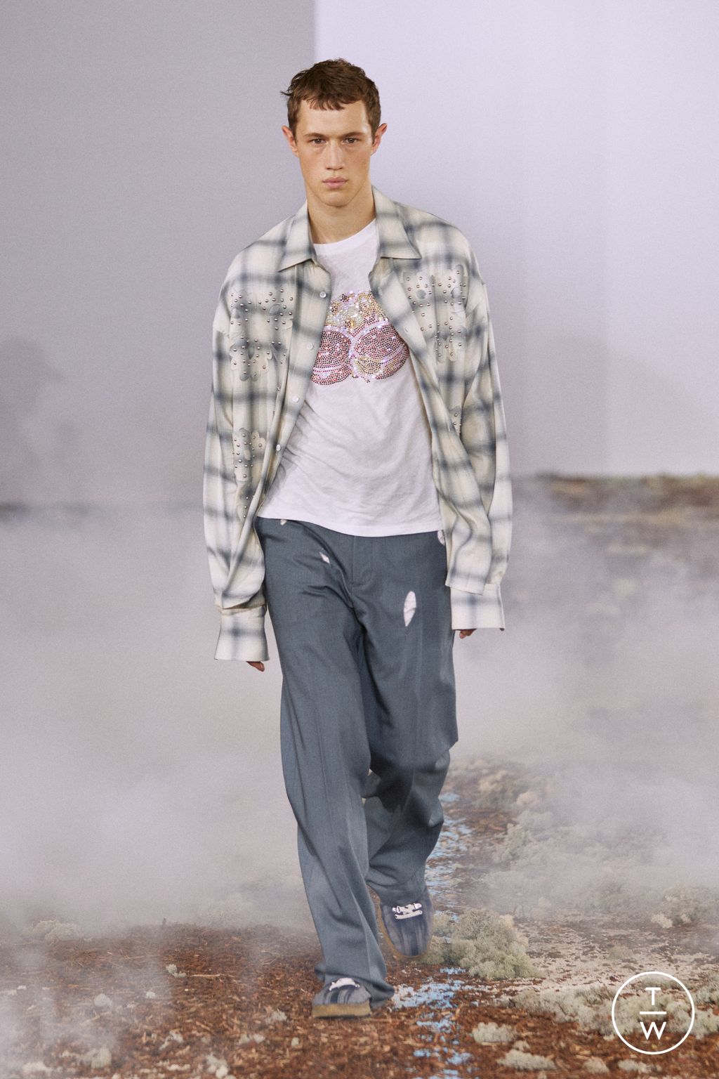 Fashion Week Paris Spring/Summer 2026 look 16 from the Bluemarble collection menswear