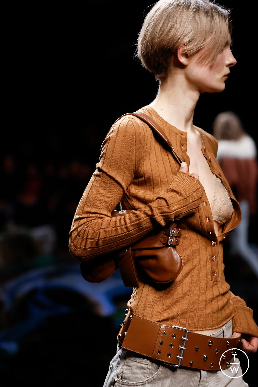 Fashion Week Milan Fall/Winter 2023 look 16 de la collection Blumarine womenswear accessories