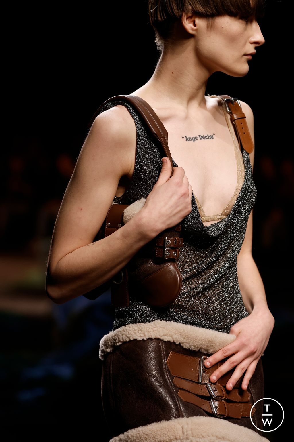 Fashion Week Milan Fall/Winter 2023 look 1 de la collection Blumarine womenswear accessories