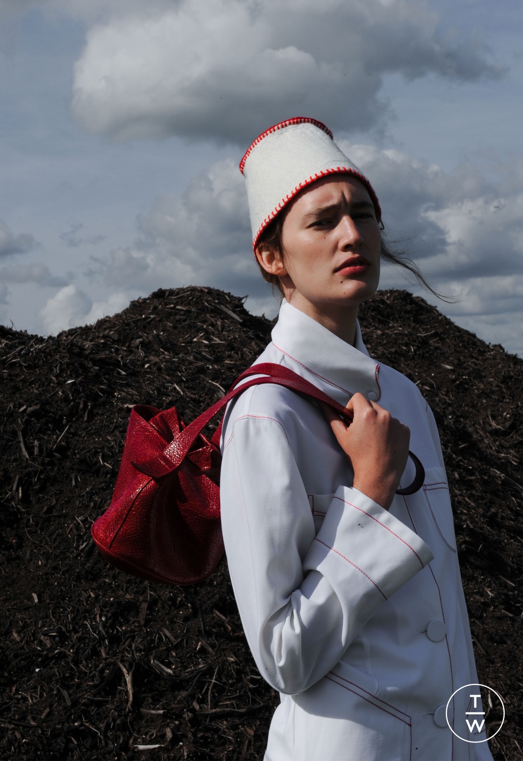 Fashion Week Milan Spring/Summer 2018 look 9 from the TL 180 collection 女装配饰