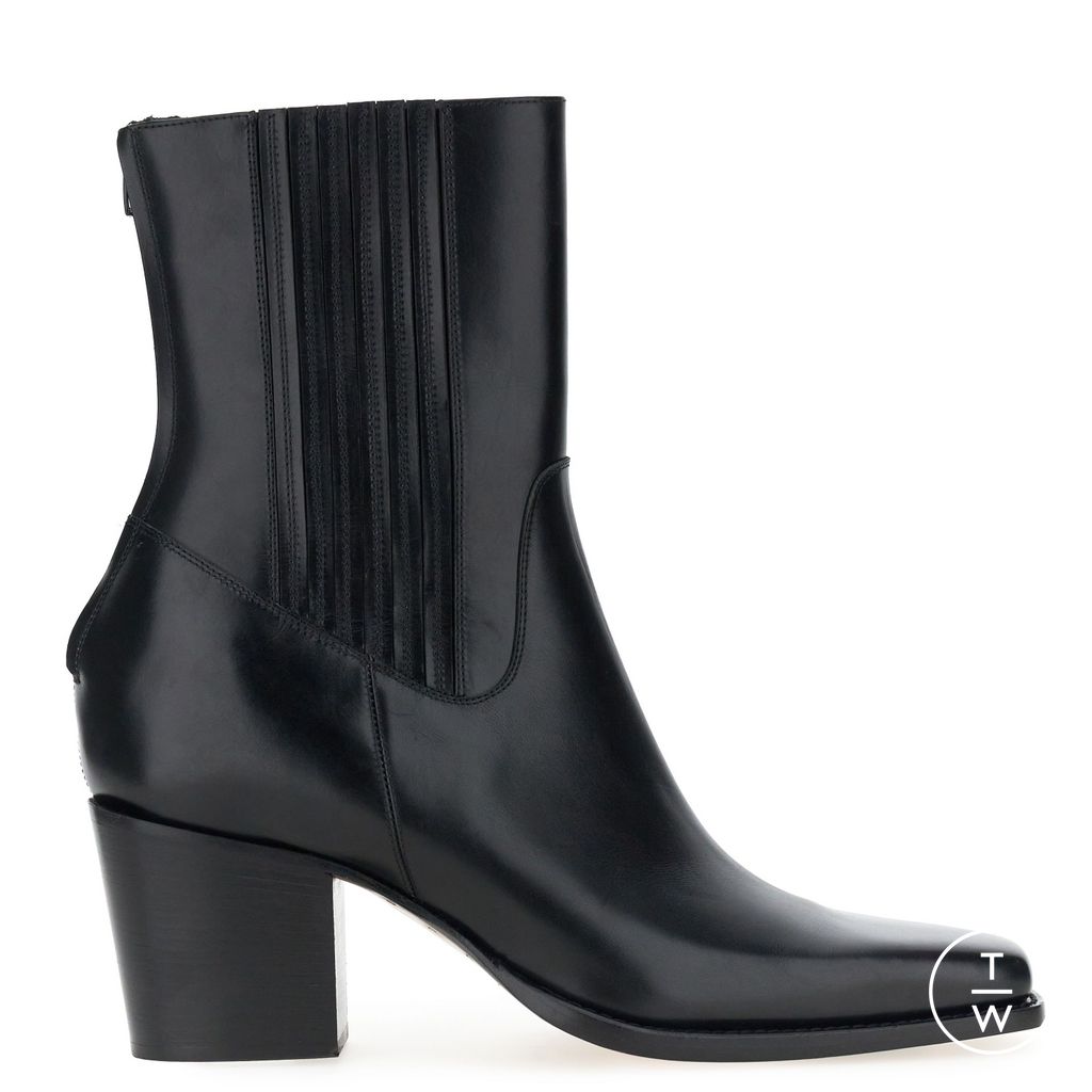 Fashion Week Milan Fall/Winter 2024 look 15 from the Dsquared2 collection menswear accessories