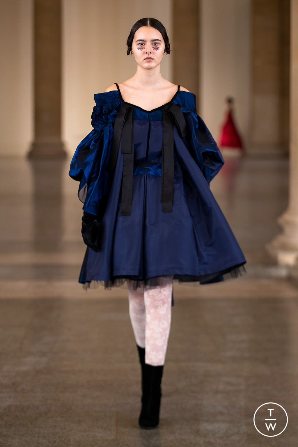 Fashion Week London Fall/Winter 2021 look 11 de la collection Bora Aksu womenswear