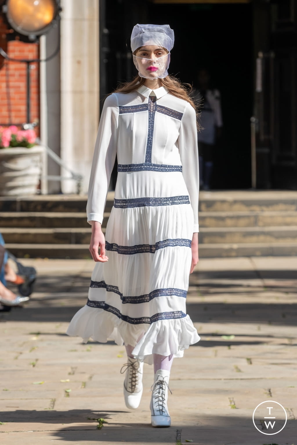 Fashion Week London Spring/Summer 2021 look 4 from the Bora Aksu collection 女装