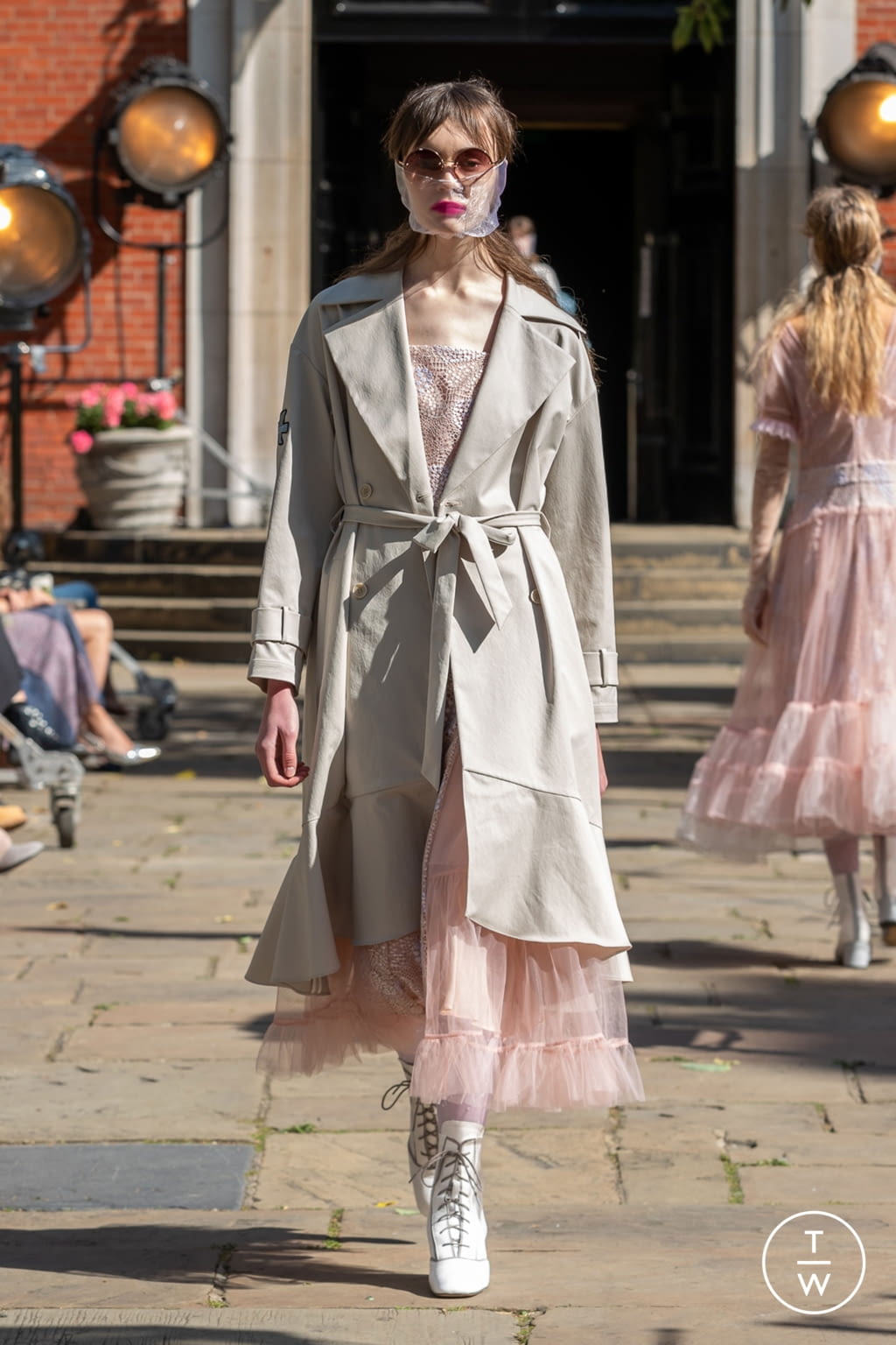 Fashion Week London Spring/Summer 2021 look 23 from the Bora Aksu collection 女装