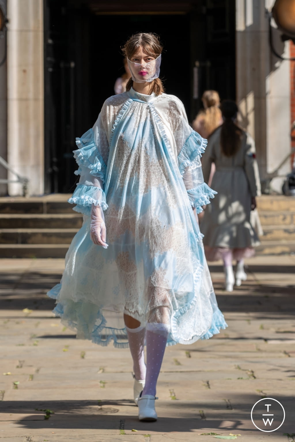 Fashion Week London Spring/Summer 2021 look 24 de la collection Bora Aksu womenswear