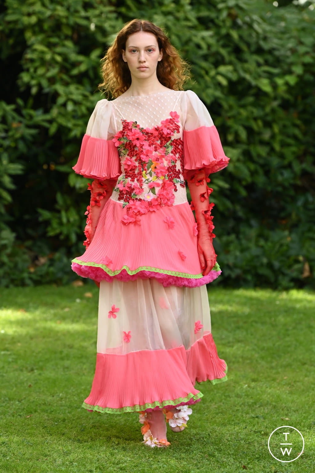 Fashion Week London Spring/Summer 2022 look 16 from the Bora Aksu collection 女装