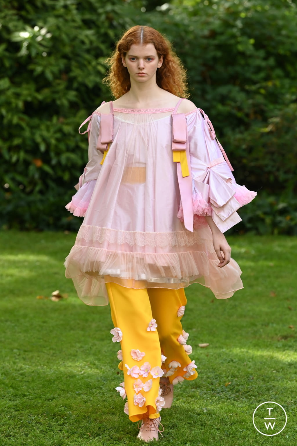 Fashion Week London Spring/Summer 2022 look 17 de la collection Bora Aksu womenswear