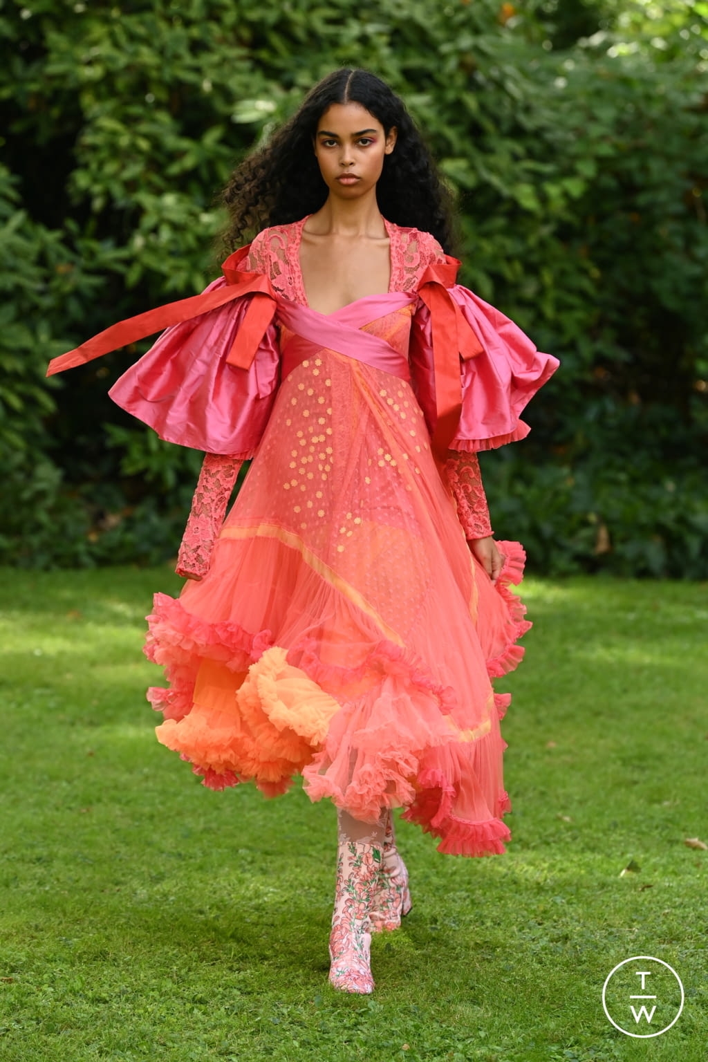 Fashion Week London Spring/Summer 2022 look 27 de la collection Bora Aksu womenswear