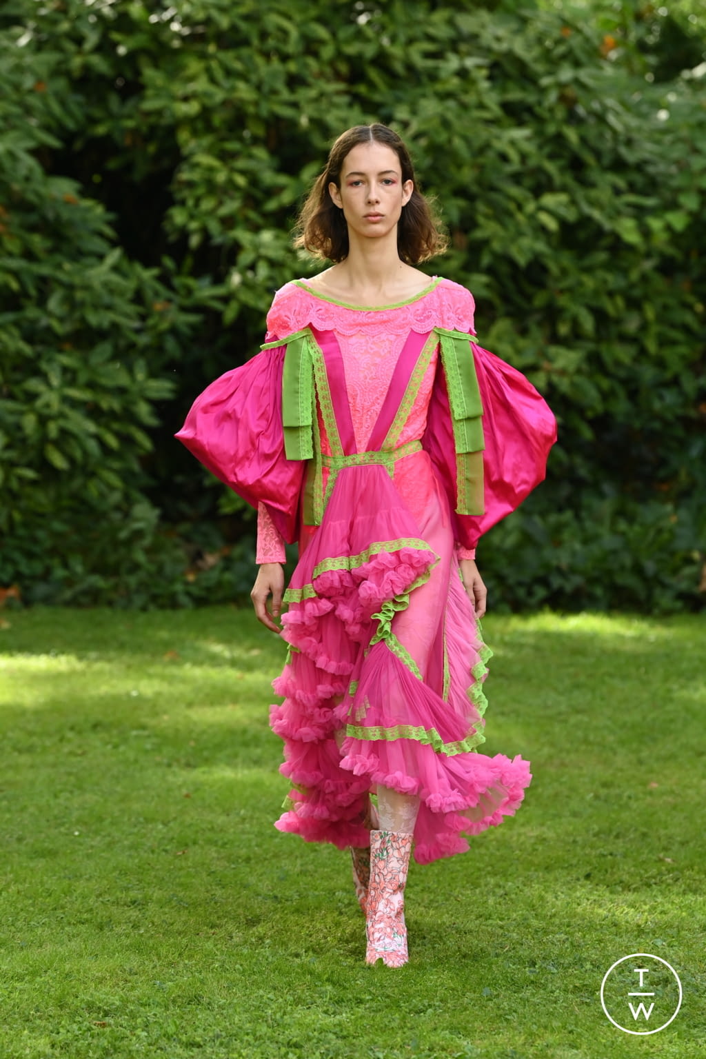 Fashion Week London Spring/Summer 2022 look 28 from the Bora Aksu collection 女装