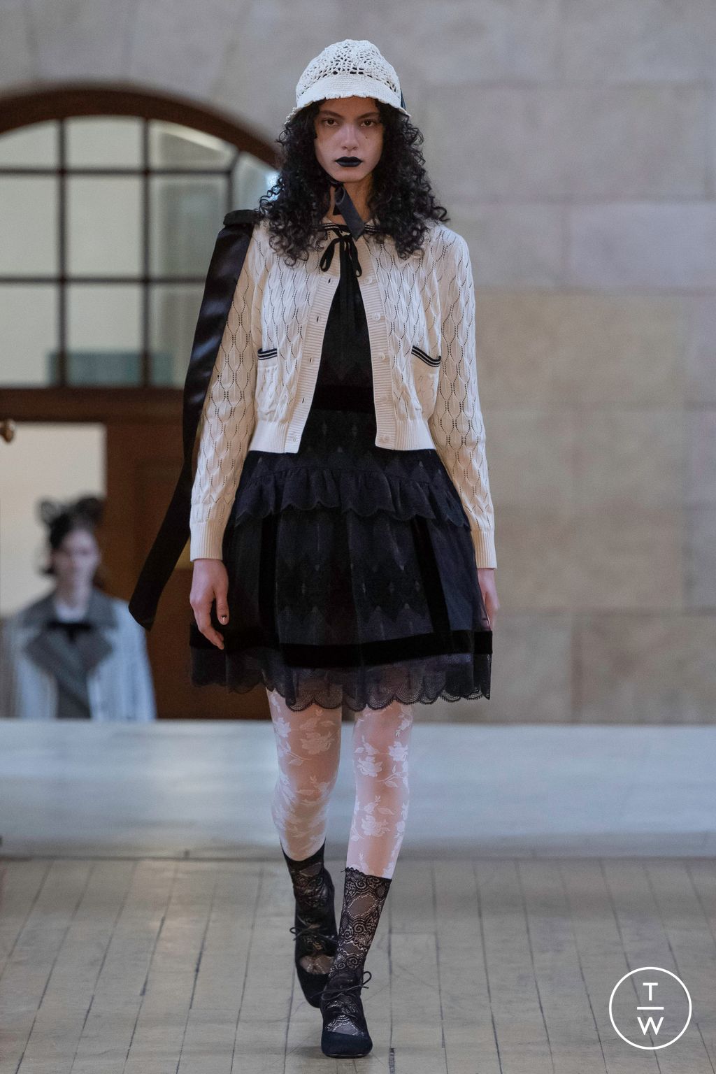 Fashion Week London Fall/Winter 2023 look 7 de la collection Bora Aksu womenswear