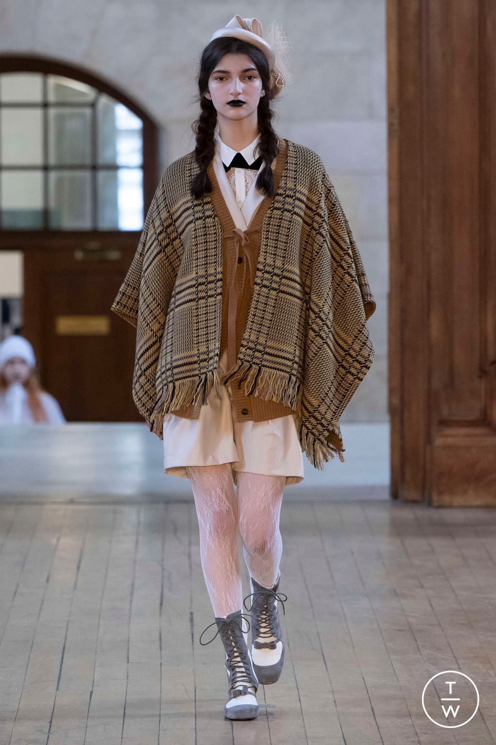 Fashion Week London Fall/Winter 2023 look 27 from the Bora Aksu collection womenswear