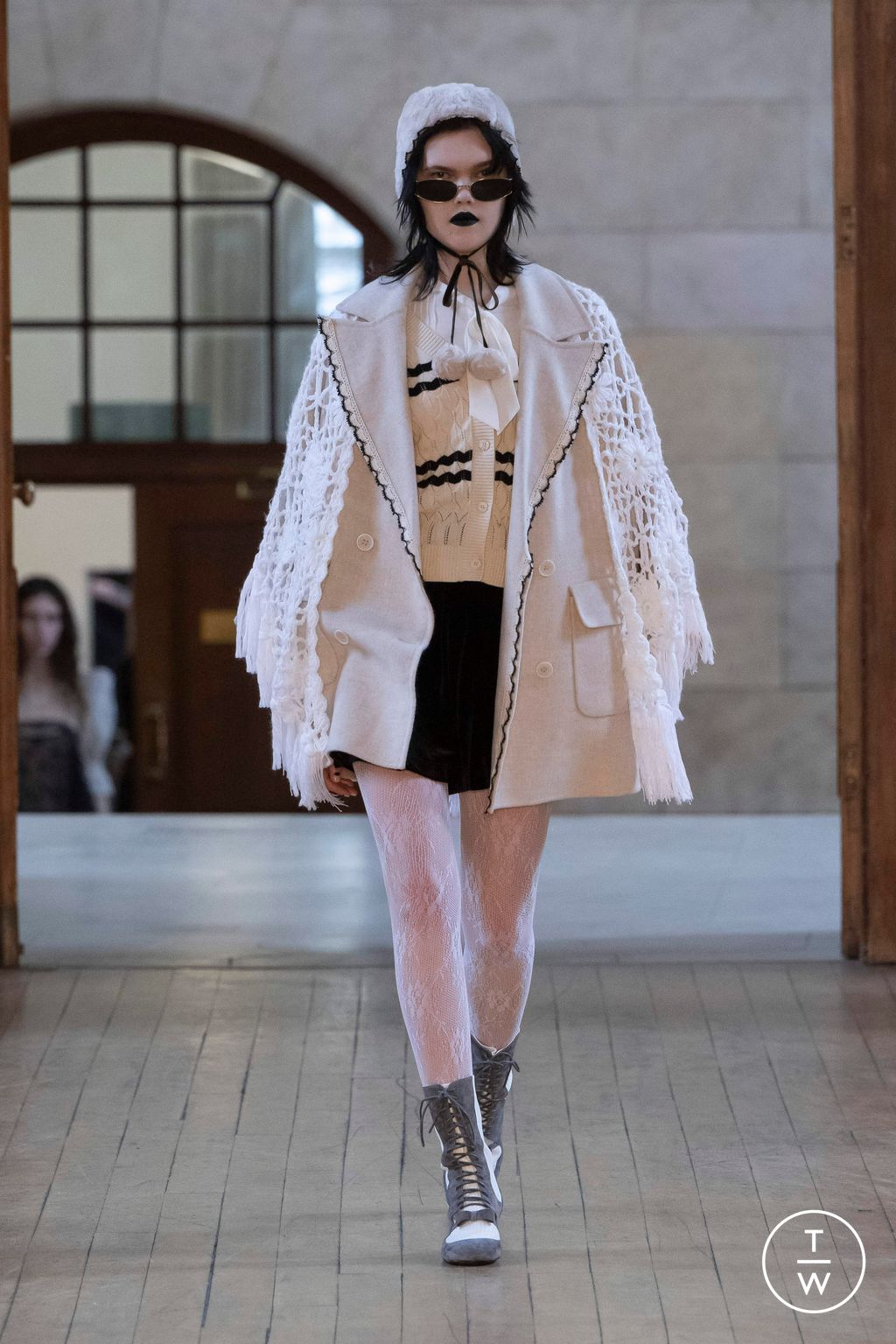 Fashion Week London Fall/Winter 2023 look 29 de la collection Bora Aksu womenswear