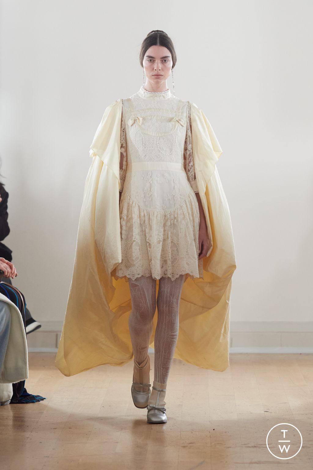 Fashion Week London Fall/Winter 2024 look 5 de la collection Bora Aksu womenswear