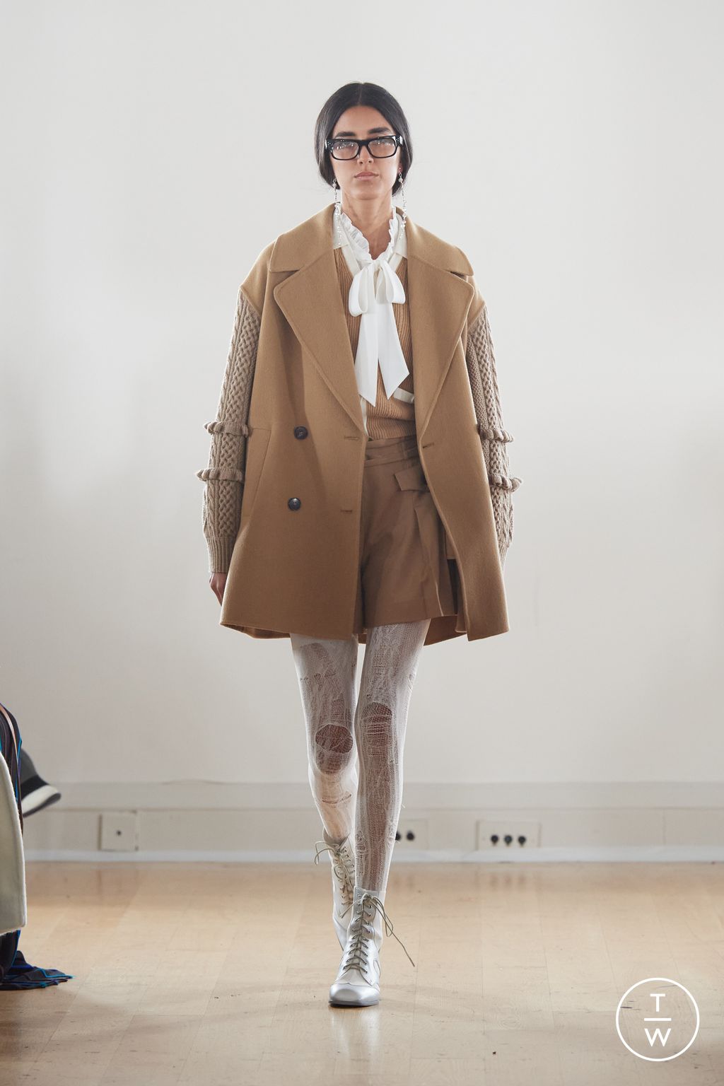Fashion Week London Fall/Winter 2024 look 6 from the Bora Aksu collection womenswear