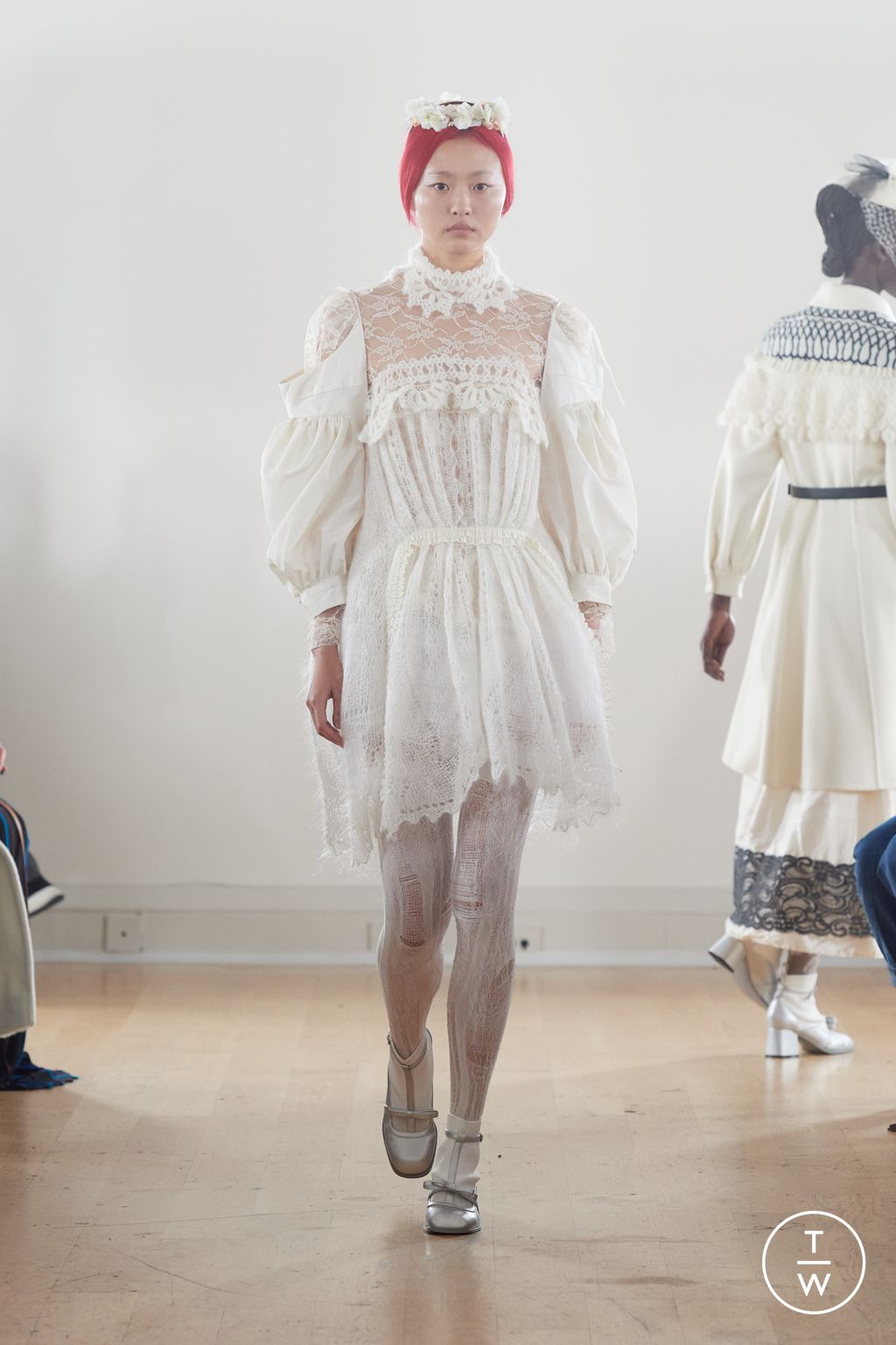Fashion Week London Fall/Winter 2024 look 10 de la collection Bora Aksu womenswear
