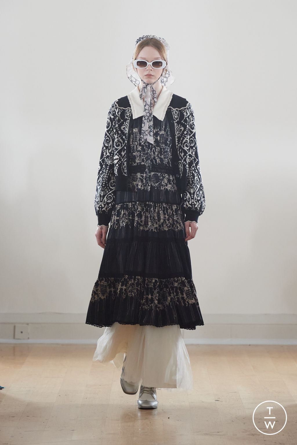 Fashion Week London Fall/Winter 2024 look 12 de la collection Bora Aksu womenswear