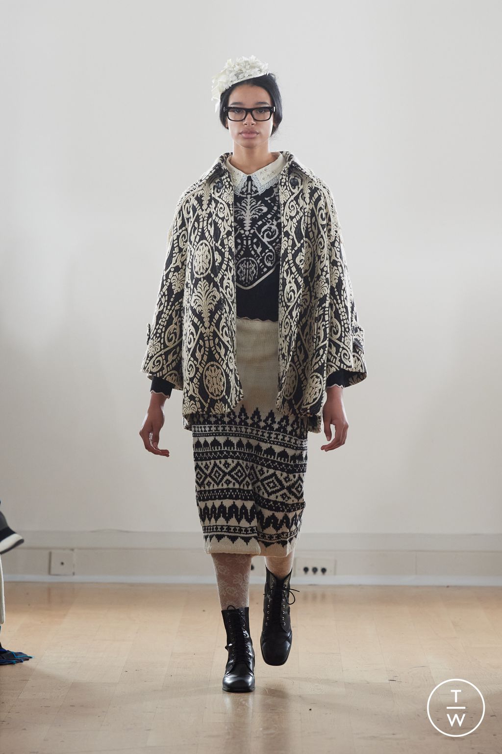 Fashion Week London Fall/Winter 2024 look 15 de la collection Bora Aksu womenswear