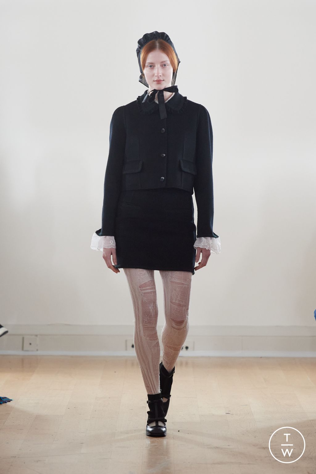 Fashion Week London Fall/Winter 2024 look 21 de la collection Bora Aksu womenswear
