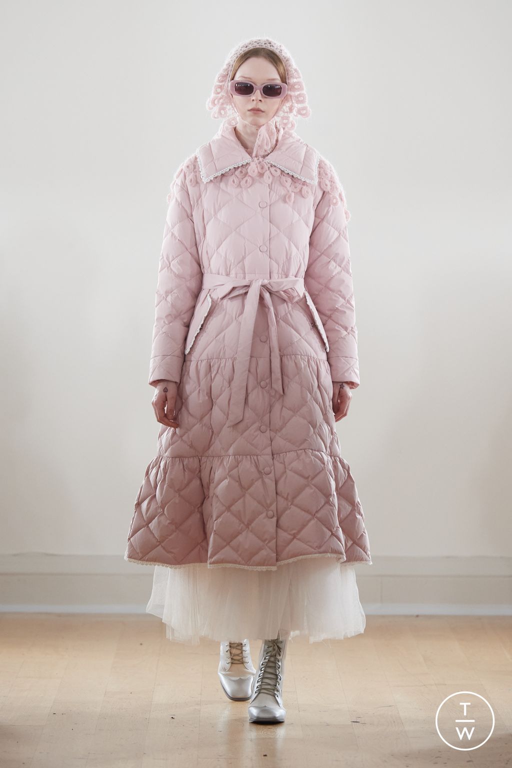 Fashion Week London Fall/Winter 2024 look 28 de la collection Bora Aksu womenswear