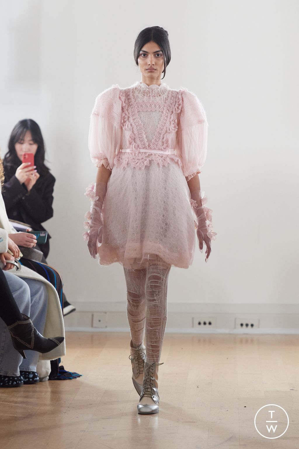 Fashion Week London Fall/Winter 2024 look 31 from the Bora Aksu collection womenswear