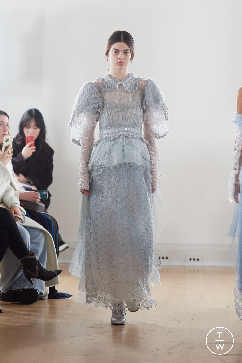 Fashion Week London Fall/Winter 2024 look 38 de la collection Bora Aksu womenswear