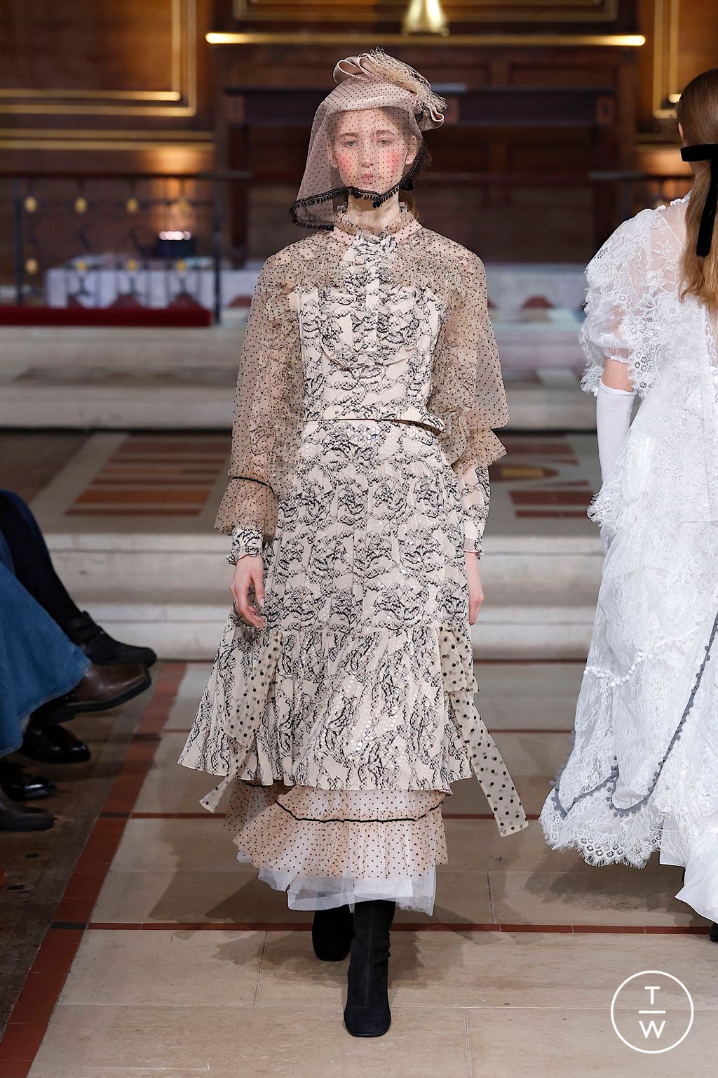 Fashion Week London Fall/Winter 2025 look 12 de la collection Bora Aksu womenswear