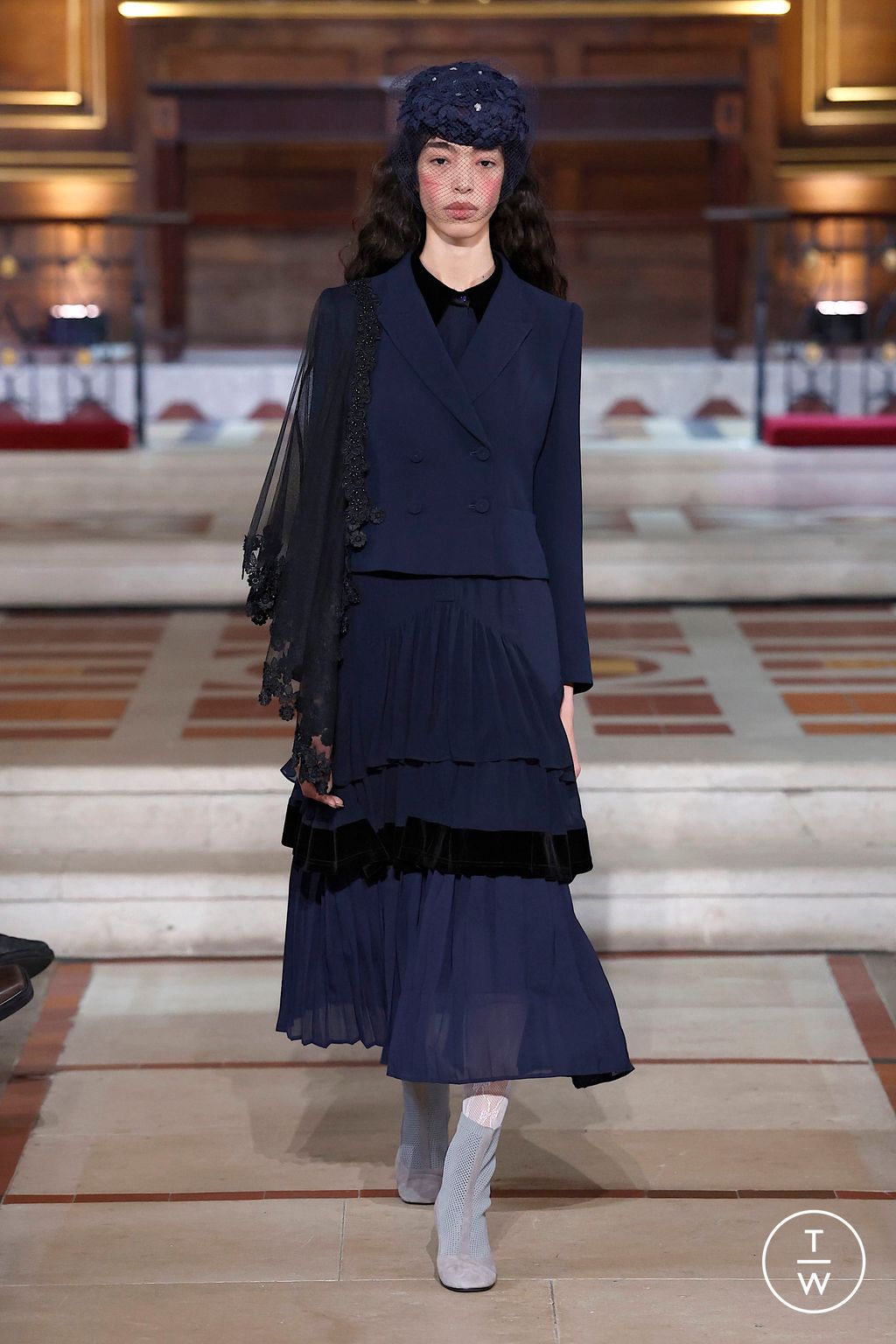 Fashion Week London Fall/Winter 2025 look 17 de la collection Bora Aksu womenswear