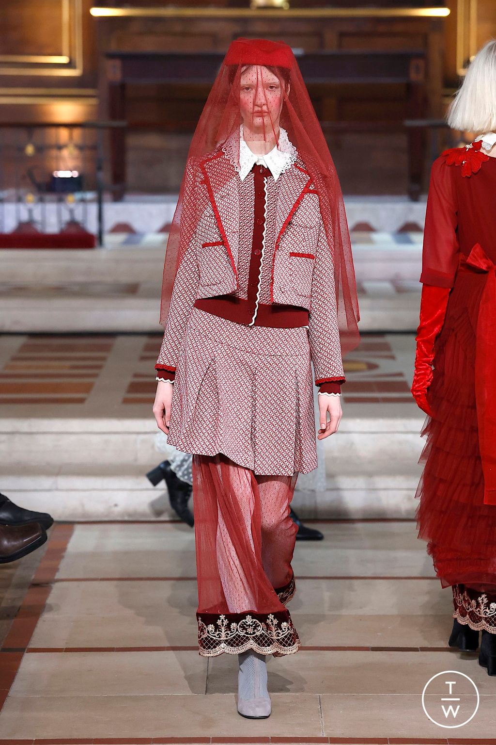 Fashion Week London Fall/Winter 2025 look 22 de la collection Bora Aksu womenswear