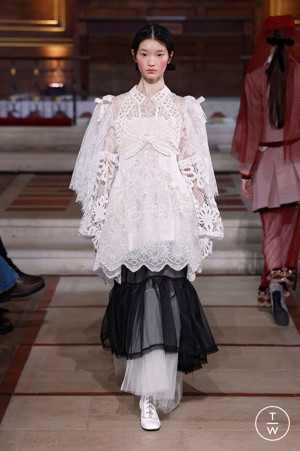 Fashion Week London Fall/Winter 2025 look 25 from the Bora Aksu collection womenswear