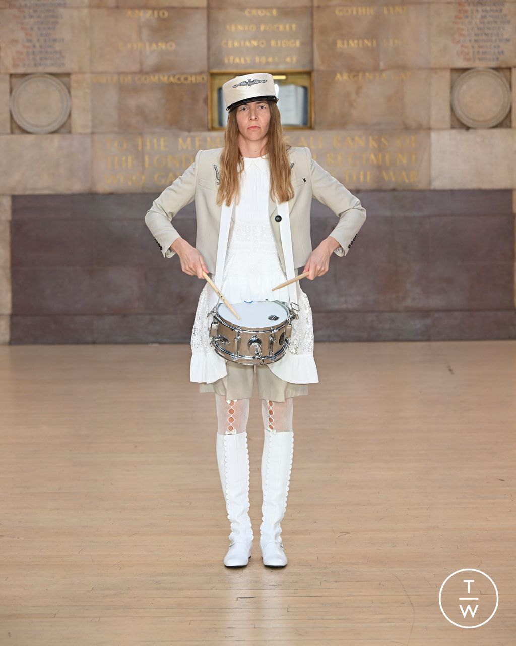 Fashion Week London Spring/Summer 2023 look 1 from the Bora Aksu collection 女装