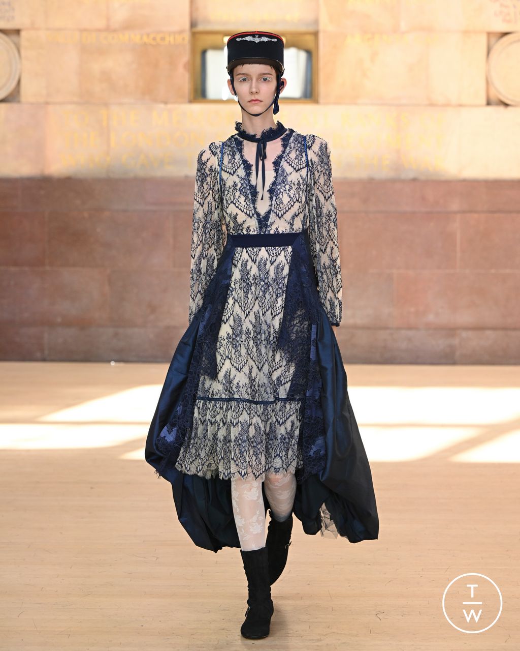 Fashion Week London Spring/Summer 2023 look 21 from the Bora Aksu collection 女装