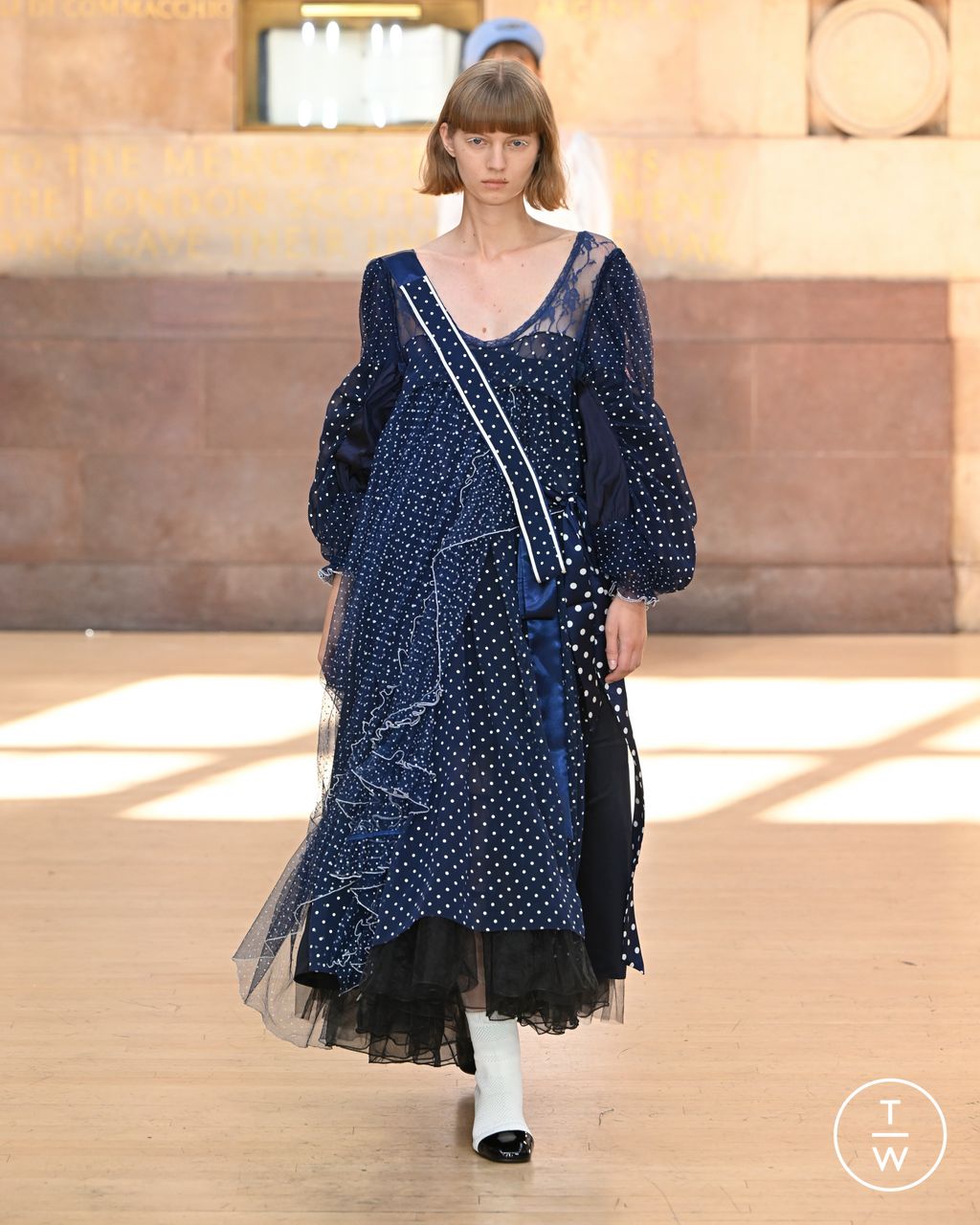 Fashion Week London Spring/Summer 2023 look 23 from the Bora Aksu collection 女装