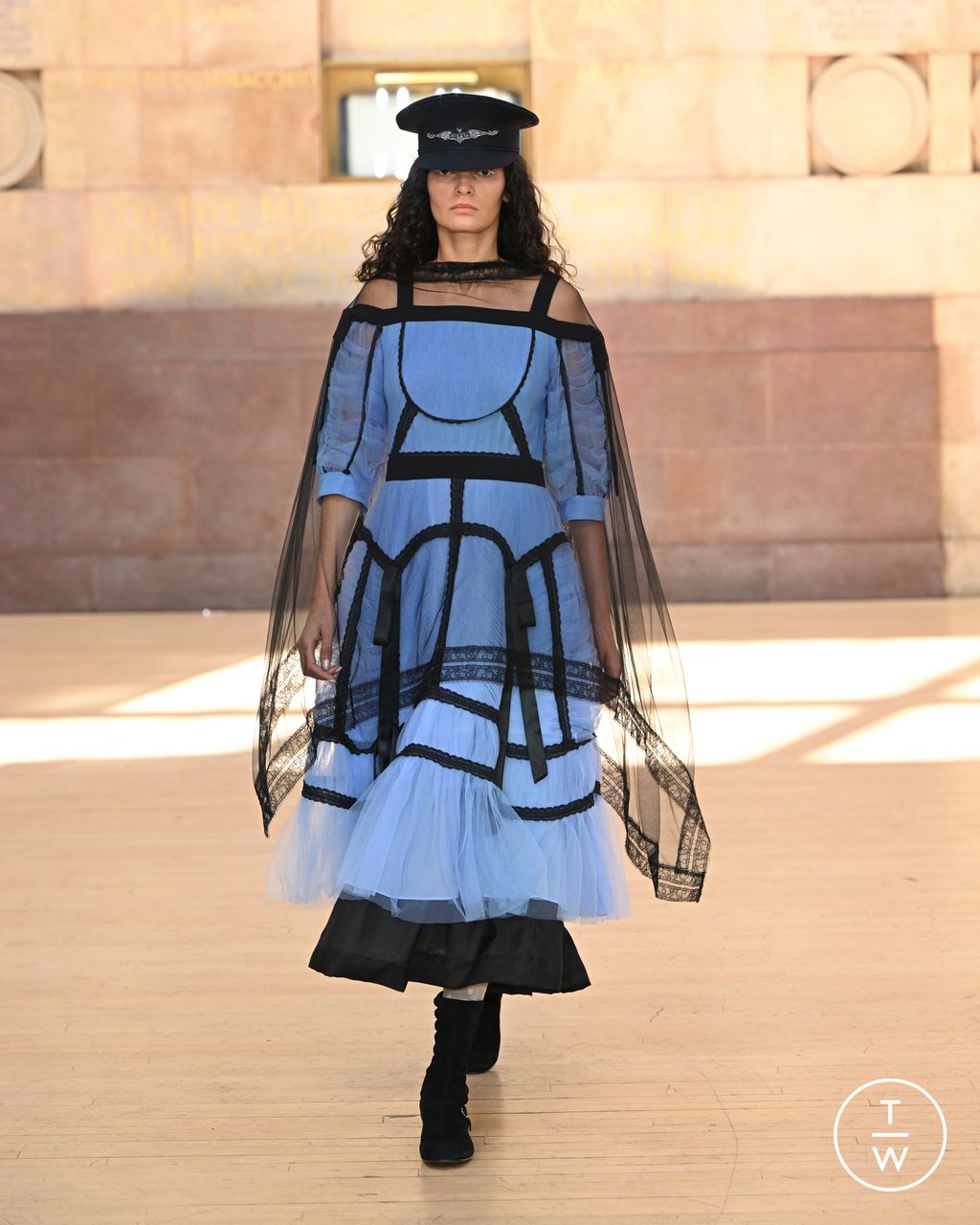 Fashion Week London Spring/Summer 2023 look 28 from the Bora Aksu collection 女装