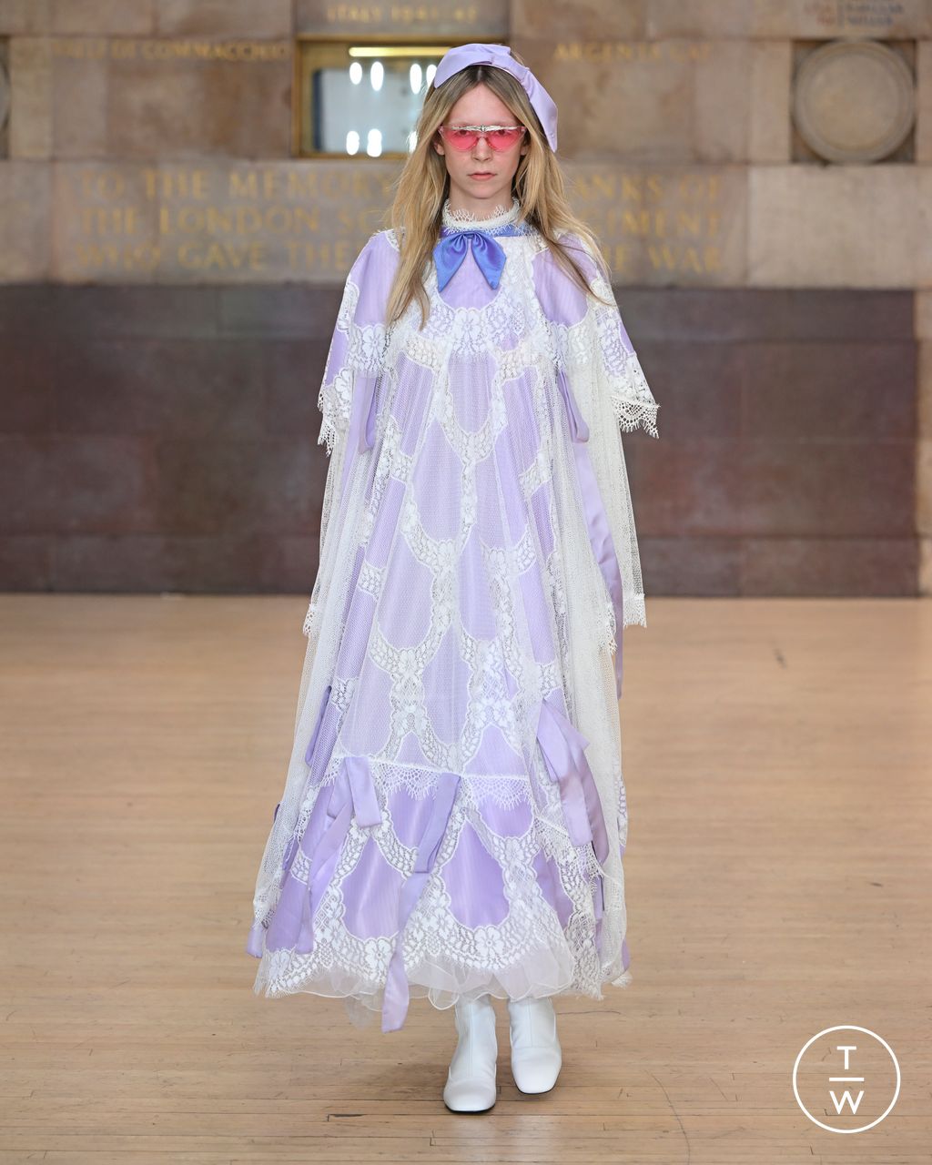 Fashion Week London Spring/Summer 2023 look 32 from the Bora Aksu collection 女装