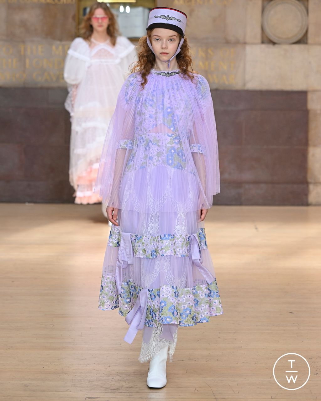 Fashion Week London Spring/Summer 2023 look 33 from the Bora Aksu collection 女装