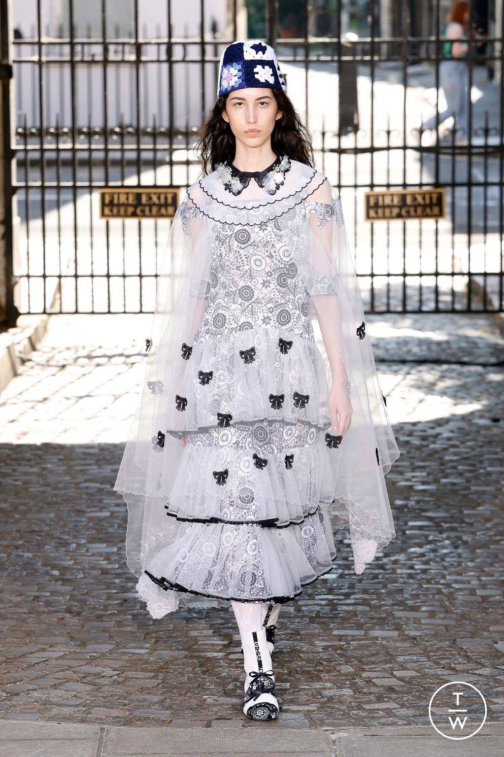 Fashion Week London Spring/Summer 2024 look 2 from the Bora Aksu collection 女装