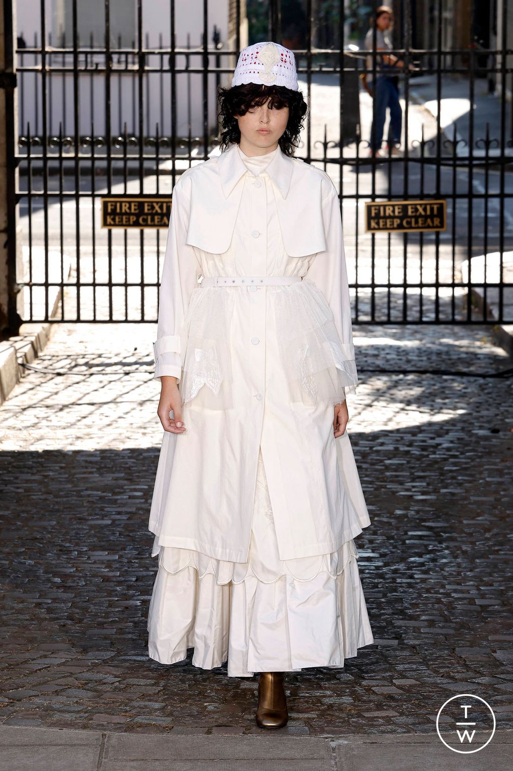Fashion Week London Spring/Summer 2024 look 24 from the Bora Aksu collection 女装