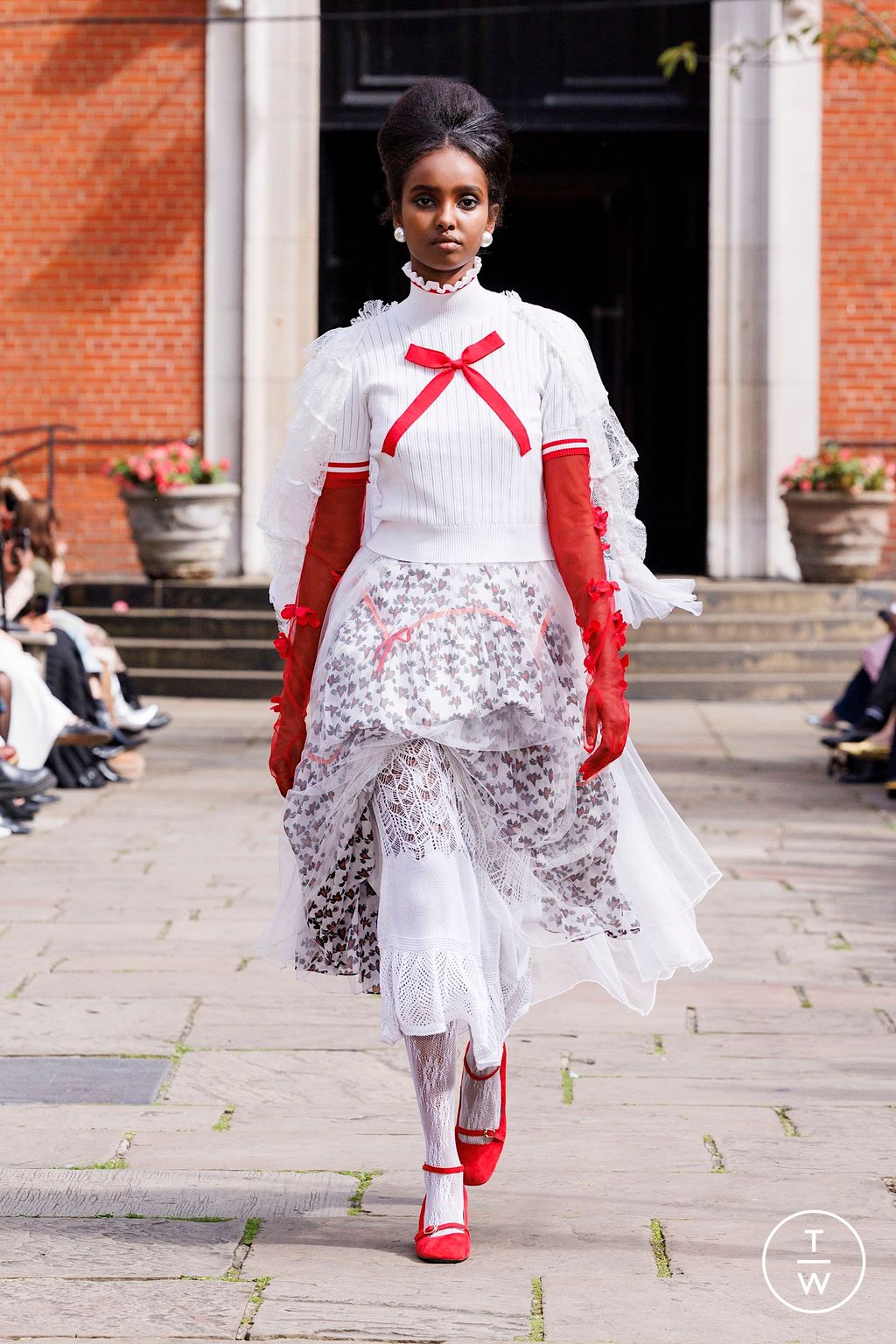 Fashion Week London Spring-Summer 2025 look 18 from the Bora Aksu collection 女装