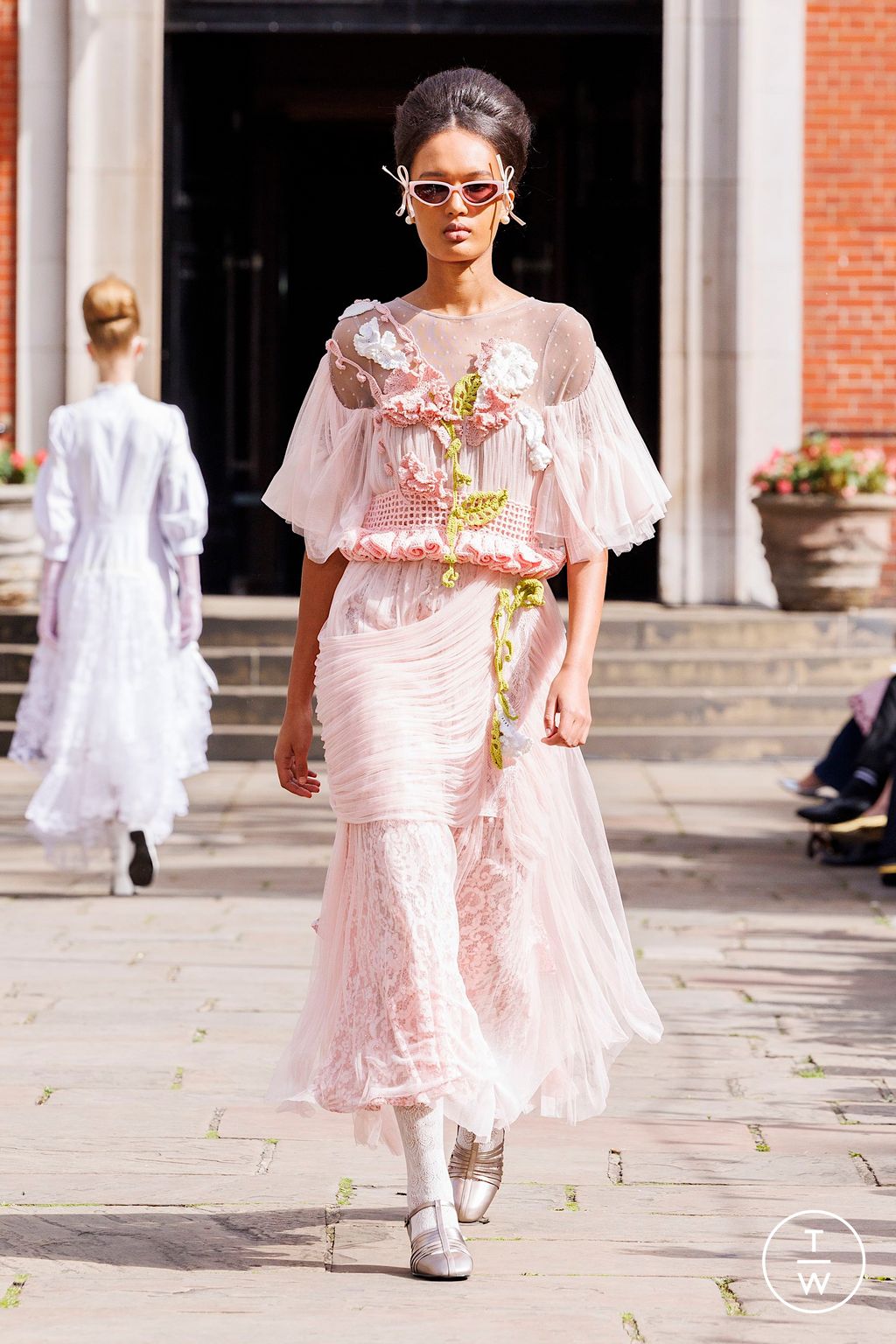 Fashion Week London Spring-Summer 2025 look 23 de la collection Bora Aksu womenswear