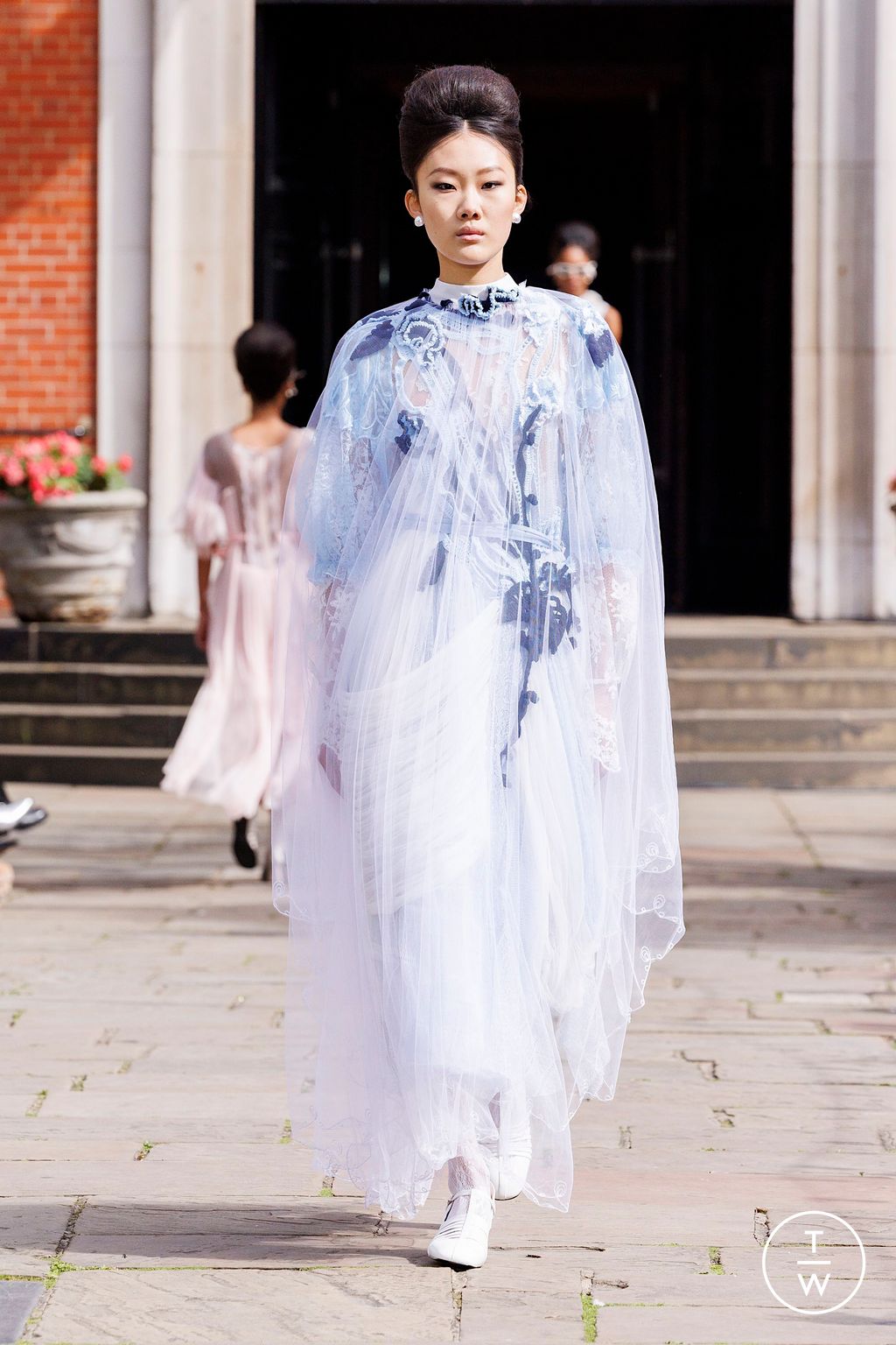 Fashion Week London Spring-Summer 2025 look 27 from the Bora Aksu collection 女装