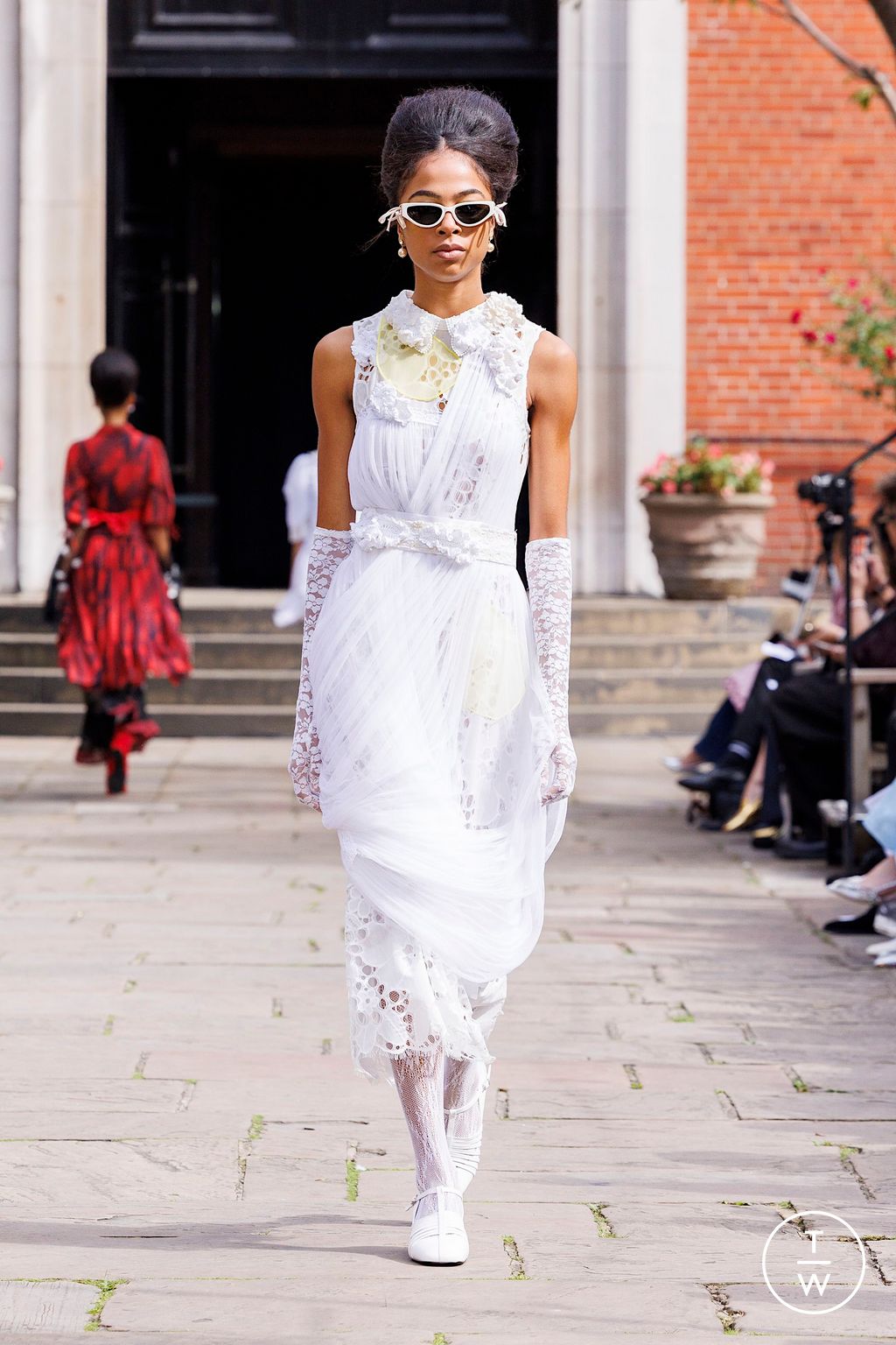 Fashion Week London Spring-Summer 2025 look 28 de la collection Bora Aksu womenswear