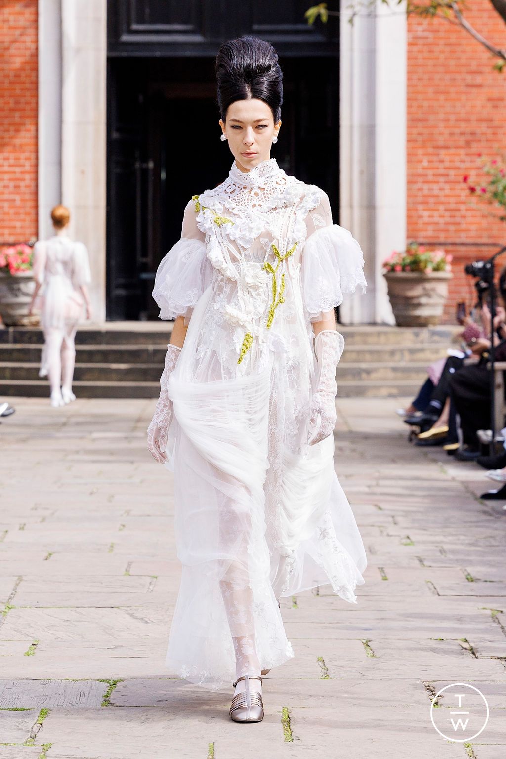 Fashion Week London Spring-Summer 2025 look 30 de la collection Bora Aksu womenswear