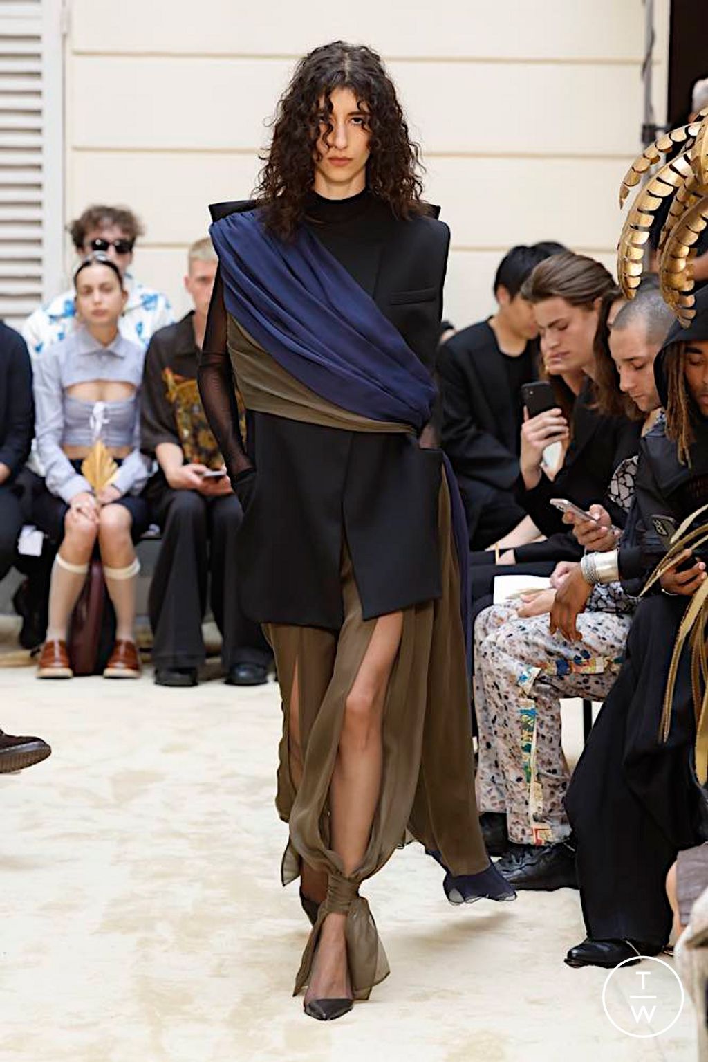 Fashion Week Paris Spring/Summer 2024 look 2 de la collection Burc Akyol menswear