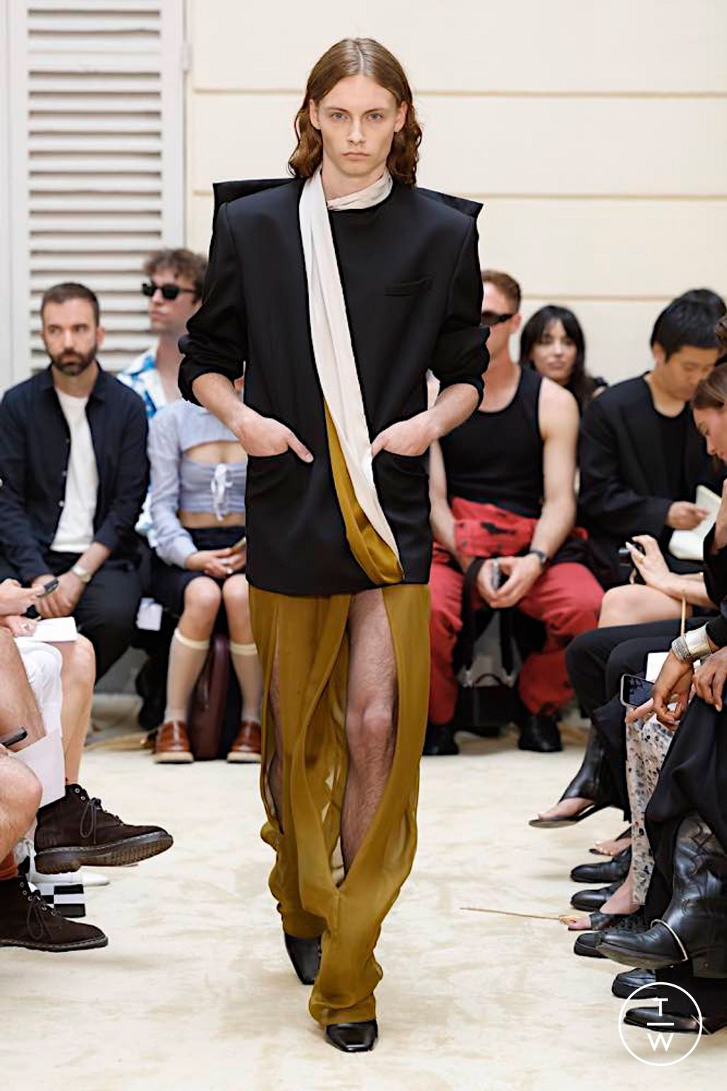 Fashion Week Paris Spring/Summer 2024 look 16 from the Burc Akyol collection 男装