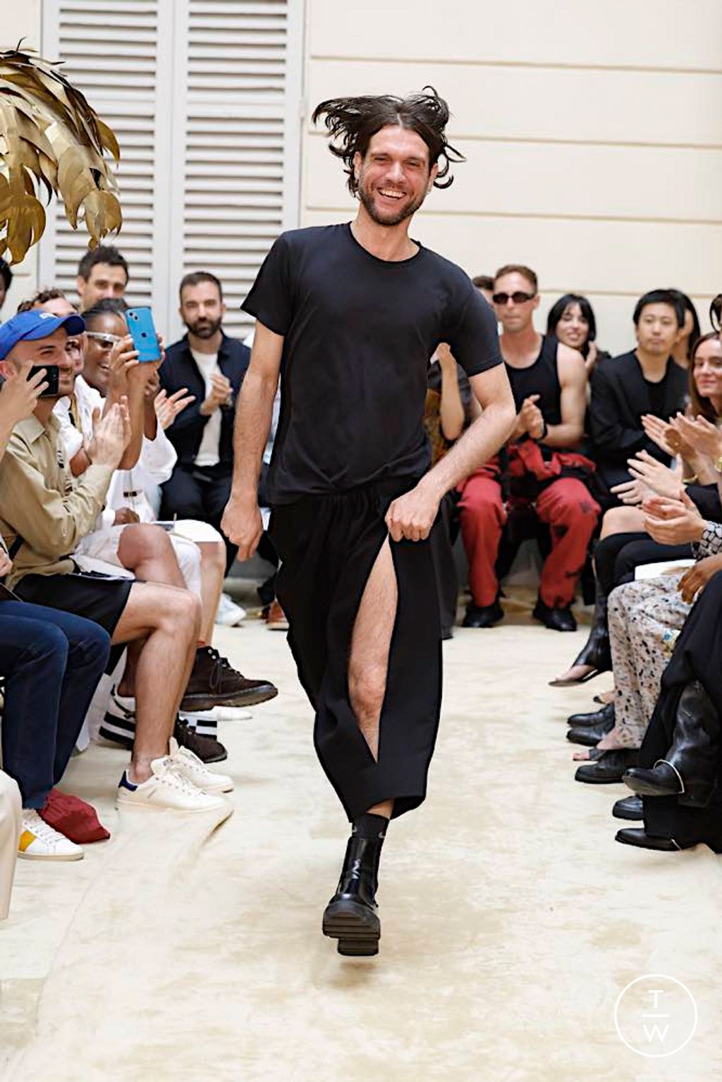 Fashion Week Paris Spring/Summer 2024 look 31 from the Burc Akyol collection 男装