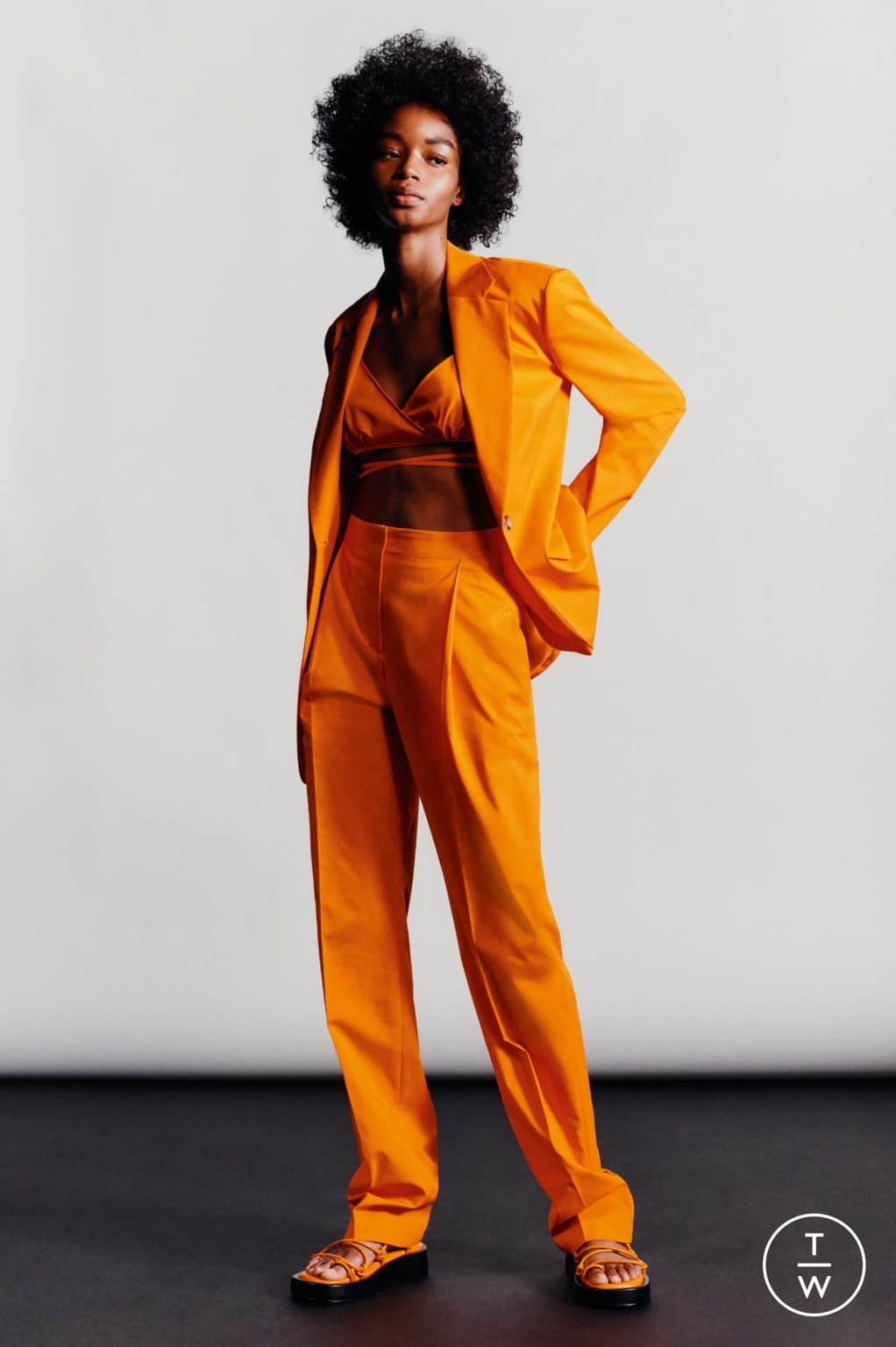 Fashion Week Milan Spring/Summer 2022 look 15 de la collection Boss womenswear
