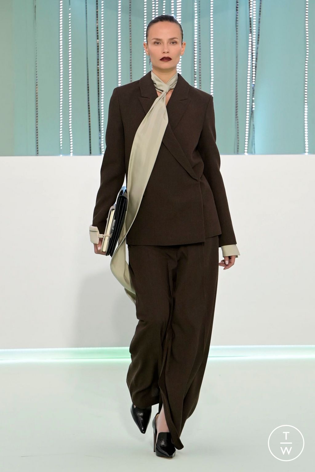 Fashion Week Milan Fall/Winter 2023 look 8 de la collection Boss womenswear
