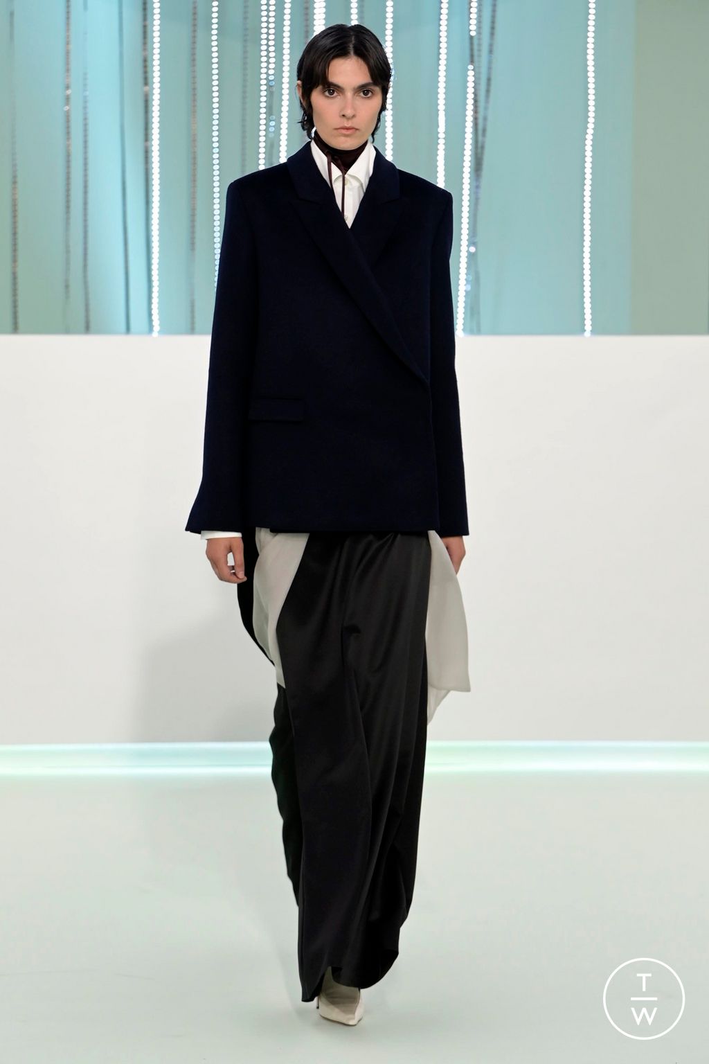 Fashion Week Milan Fall/Winter 2023 look 40 de la collection Boss womenswear